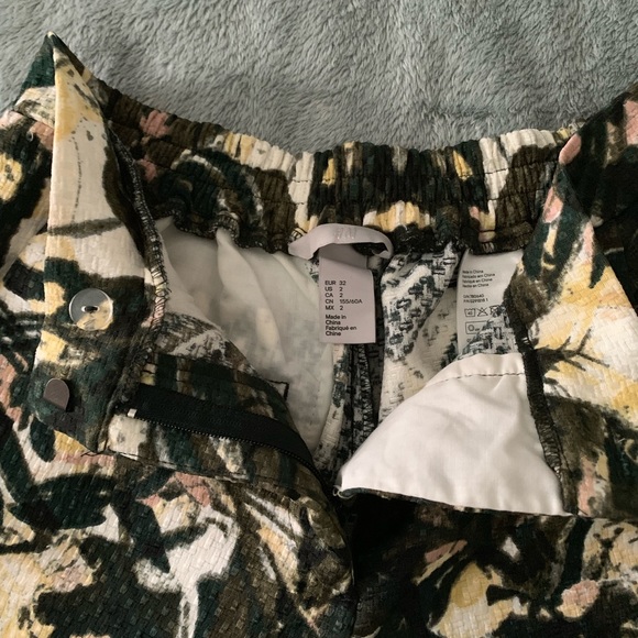 H&M Shorts WORN ONCE - Picture 3 of 3